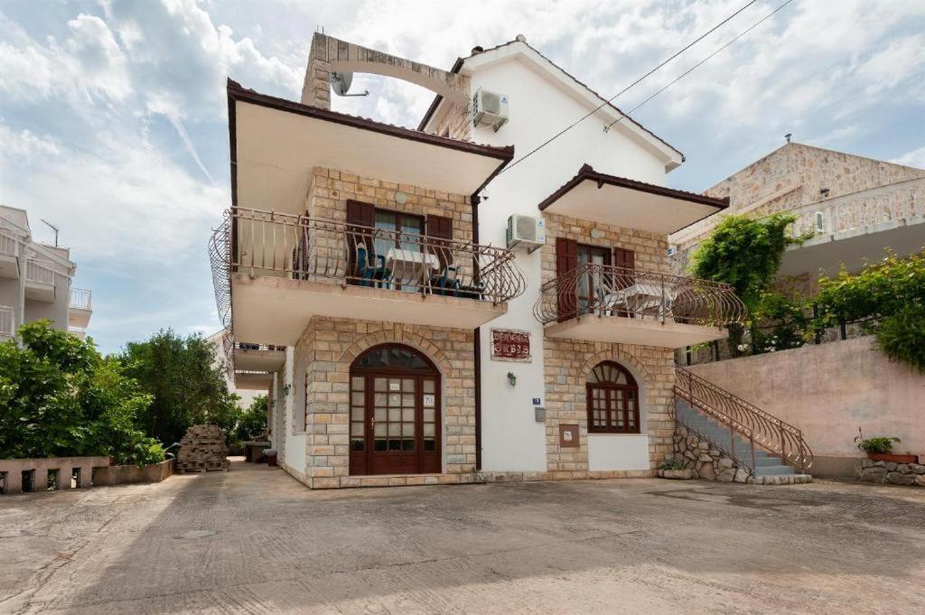 Maribela Apartments Трогир Экстерьер фото